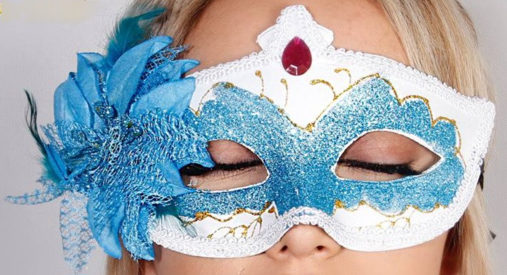 نقاب بالماسکه