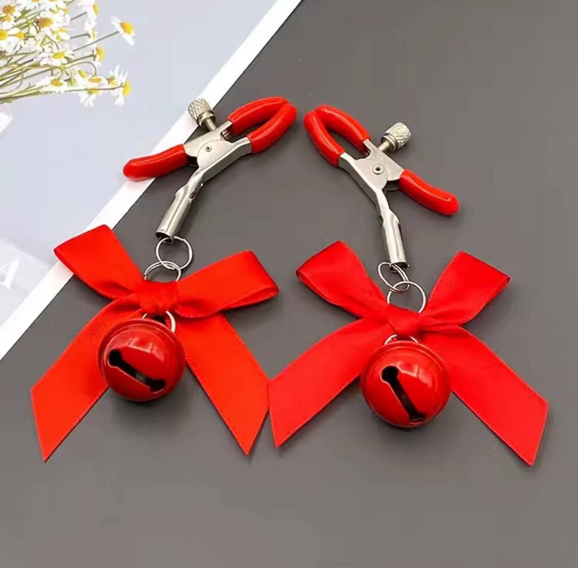 گیره نوک سینه زنگوله دار